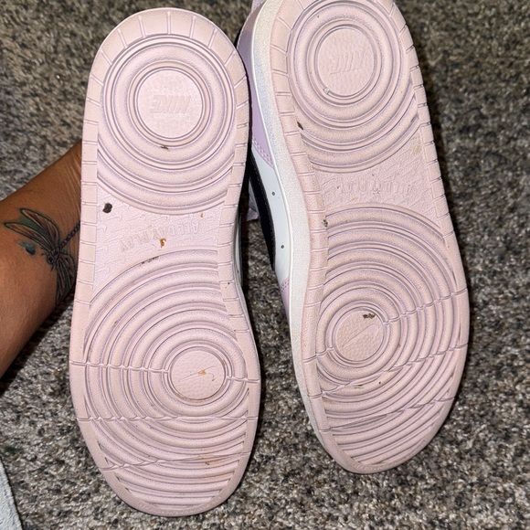 Big Kid Size 7 Nike, lavender/white/gray - Picture 2 of 3